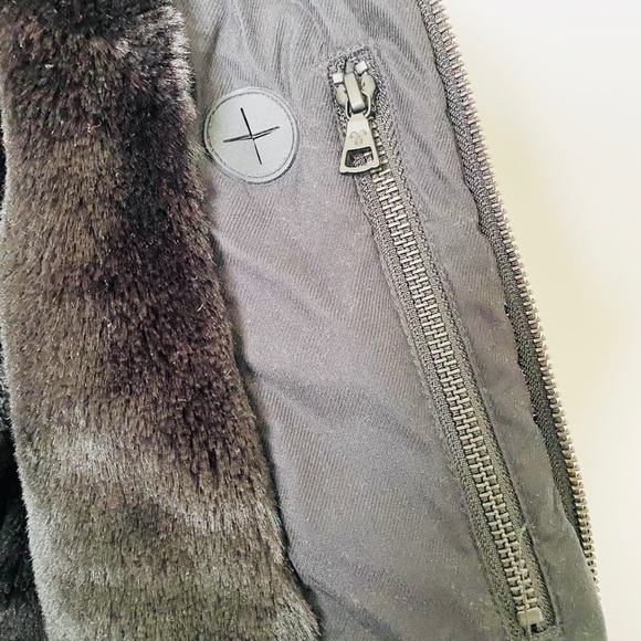 TNA Aritzia Bomber Jacket - Picture 4 of 4